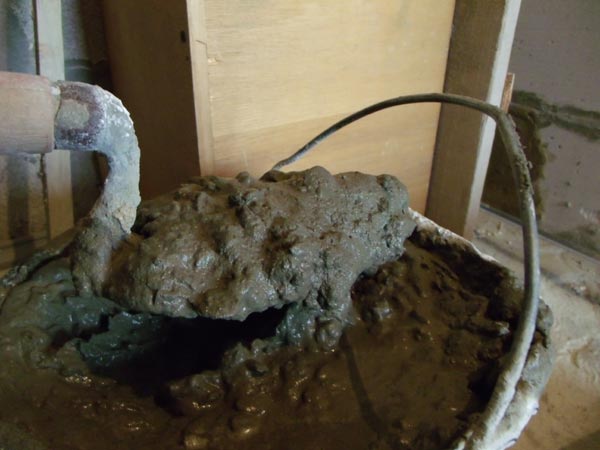 Цементний розчин, змитий в каналізацію, означає гарантовану заміну унітазу.